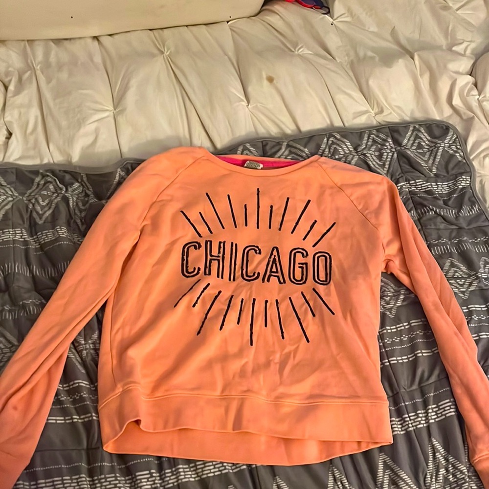 I’m selling a woman’s sweater that is used but in good shape